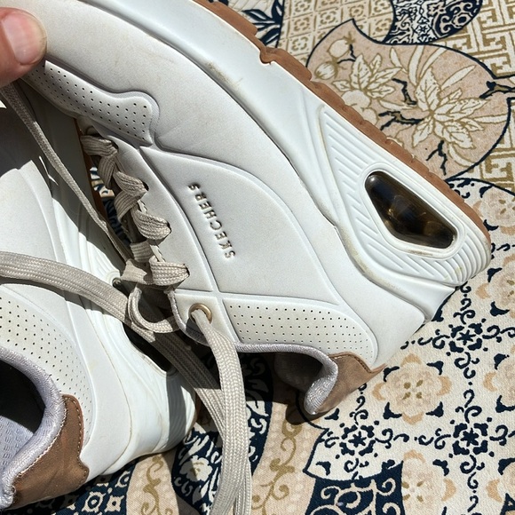 Skechers big kids 12 white sneaker with gold accents and memory foam - Picture 10 of 11